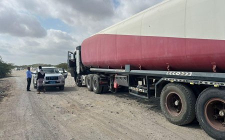 عاجل.. السماح بمرور قواطر وقود الكهرباء بعدن 