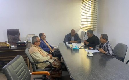 مدير عام مكتب النقل العاصمة عدن يستقبل رئيس المجلس الانتقالي حبيل جبر وعضو القيادة المحلية محافظة لحج في مكتبه