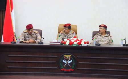 العاصمة عدن ... وزير الدفاع يشيد بعزيمة الخريجين من الكليات السودانية