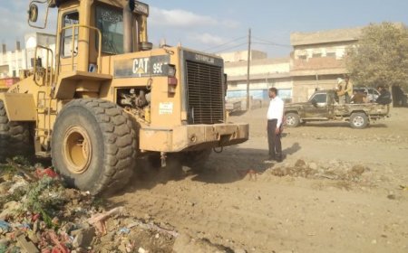 وكيل الحديدة يتفقد أعمال إعادة تأهيل شوارع حيس