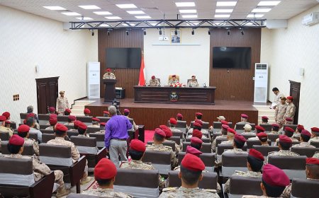 وزير الدفاع يشيد بعزيمة الخريجين من الكليات السودانية