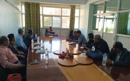 تعز.. تنفيذي مقبنة يناقش خطة الاستثمار لعام 2025م