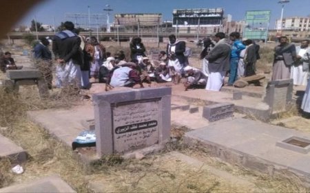 مواطن يمني في صنعاء يبيع قبر والده .. ما السبب وراء البيع ؟!