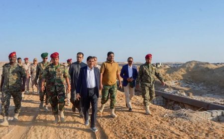 البحسني.. يشيد بجهود مدير شركة "بترومسيلة" ويكتشف انبوباً لتهريب النفط من ميناء الضبة