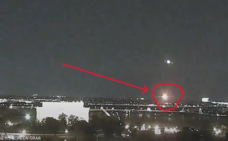 مأساة إنسانية في أمريكا.. بالفيديو طائرة ركاب أمريكية تنفجر في الجو بعد اصطدامها بمروحية عسكرية