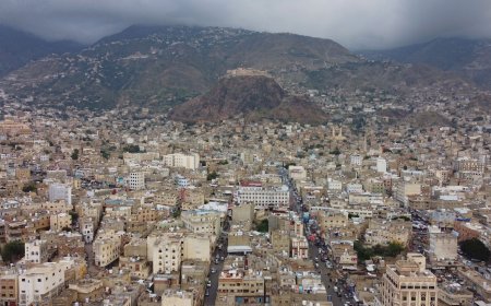 مواطن يقدم على قتل زوجته وأطفاله في تعز ويلوذ بالفرار