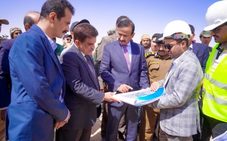 وزير النفط والمحافظ بن الوزير يتفقدان سير الأعمال في عدد من المشروعات بمدينة عتق