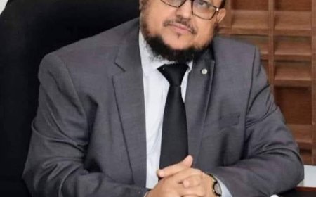 القاضي رواء عبدالله مجاهد تقدم اعتذارها للقاضي ناظم باوزير رئيس هيئة التفتيش القضائي