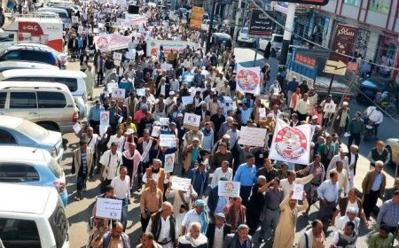 تعز.. المعلمون يؤكدون استمرار احتجاجاتهم حتى تحقيق المطالب