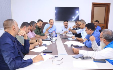 لقاء بعدن يناقش تنسيق آلية تسيير مشروع إنشاء محطة ضخ رئيسية لمياه الصرف الصحي بخورمكسر