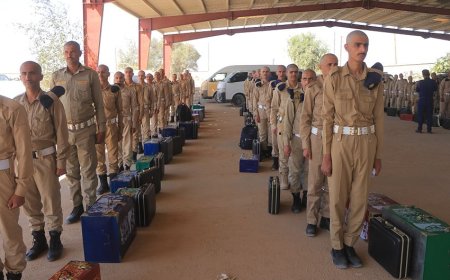 رئيس هيئة الأركان يطّلع على سير استقبال طلاب الدفعة 35 بكلية الطيران والدفاع الجوي بمأرب