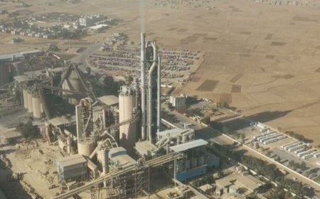 عمال في مصنع أسمنت يعثرون على جثة أحد زملائهم "محروقة" 