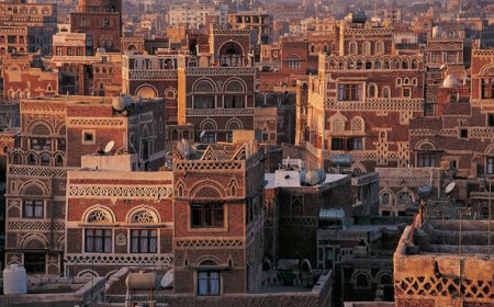 بالمسامير .. متسولون يهددون  سائقي السيارات في صنعاء