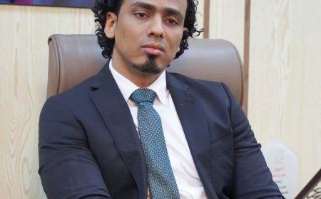 مدير عام خورمكسر يعزي عضو هيئة رئاسة المجلس الانتقالي مؤمن السقاف في وفاة والدته