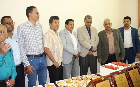 بدعم من معالي النائب العام ... نيابة إستئناف الأموال العامة م عدن تكرم عددا من القضاة بترقيتهم ونقلهم الى النيابات اخرى.