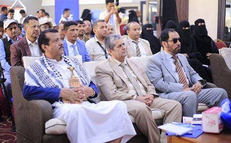 وكيلا محافظة مأرب ووزارة الاعلام يدشنان إطلاق مركز الإعلام الإنساني (HMC)