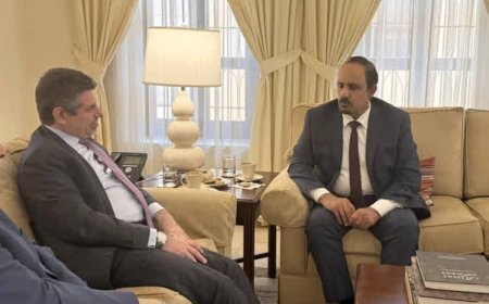 محافظ حضرموت يبحث مع سفير الولايات المتحدة جهود تعزيز الحفاظ على حضرموت كنموذج للاستقرار والعمل المؤسسي تحت مظلة الدولة