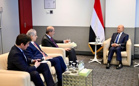 رئيس مجلس القيادة يشيد بالتسهيلات الاردنية للمقيمين والوافدين اليمنيين