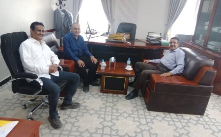 وفد مركز البحوث بالوزارة يزور مؤسسة مواهب بالمكلا