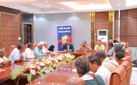 مدير عام خور مكسر يلتقي بأعضاء اللجان المجتمعية