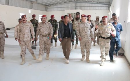 الوكيل العامري يتفقد قيادة المنطقة العسكرية الاولى ويناقش تعزيز التنسيق بين أجهزة الدولة لحفظ الامن 