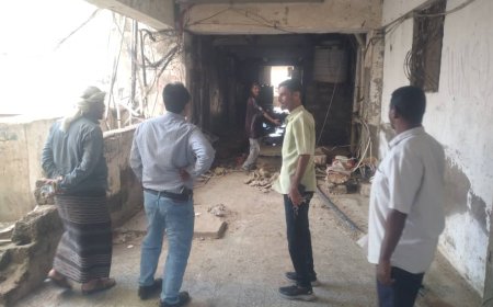 الزهري يطلع على سير العمل في تأهيل شبكة الصرف بحي العمارة المثلثة بخورمكسر 