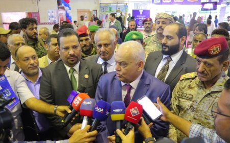 المؤسسة الاقتصادية اليمنية تدشن المعرض الرمضاني الثالث للسلع الغذائية في عدن وبأسعار مخفضة