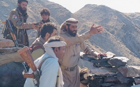 القائد العام لقوات محور سبأ يتفقد المواقع الأمامية اللواء الثاني في مرخة العليا 