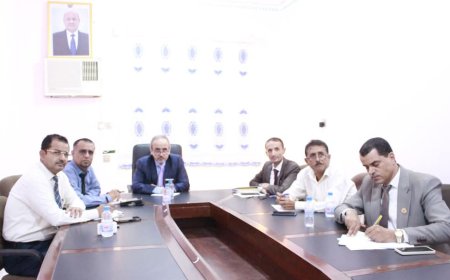 الوصابي يناقش تطوير عمل الملحقيات الثقافية اليمنية في الخارج