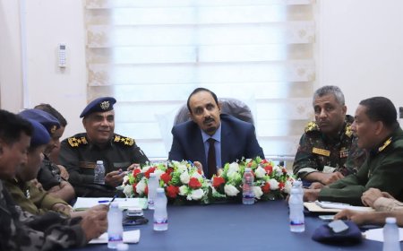 محافظ حضرموت يترأس الجلسة الختامية للقاء التشاوري السنوي لإدارة الأمن والشرطة بساحل حضرموت 2025م ..محافظ حضرموت لقادة الأمن :"أنتم قادة الأمن يجب أن تقوموا على البينّة لا أحد فوق القانون وعلينا جميعًا أن نطبّقه"