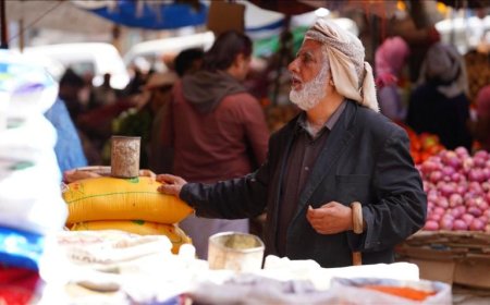 اليمنيون يستعدون لاستقبال رمضان بموائد فارغة 