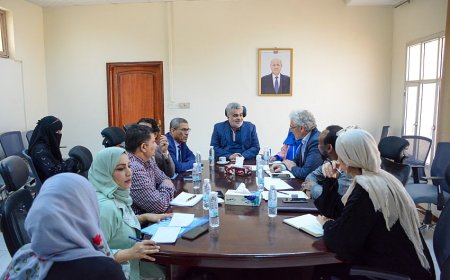 اجتماع بعدن يبحث الخطة الاستراتيجية القطرية لبرنامج الأغذية العالمي للعام ٢٠٢٦ - ٢٠٢٨م