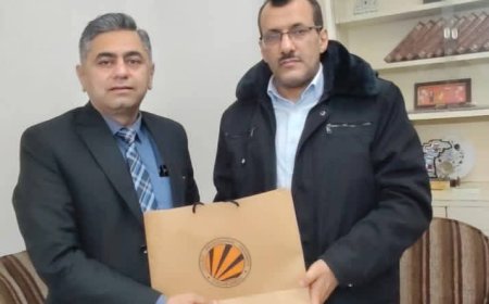 المستشار المخلافي يلتقي مدير التعاون الدولي بجامعة لفلي بروفيشنال.