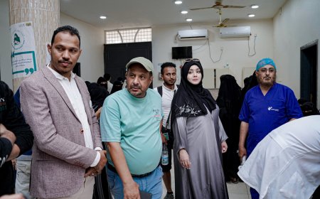 برعاية معالي وزير الصحة العامة والسكان تدشين المخيم الطبي المجاني الثامن للعيون بمدينة الخوخة تنفذه مؤسسة العيون الطبية بتمويل من منظمة بيورهاندز
