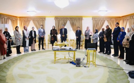 اختتام الدورات التدريبية المتخصصة في فن التواصل في السفارة اليمنية في القاهرة