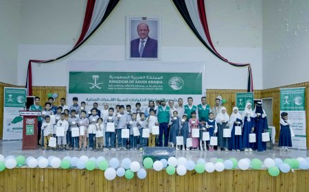 توزيع سماعات أذن لطلاب ذوي الإعاقة السمعية في المهرة ضمن مشروع الاستجابة لتنمية القدرات