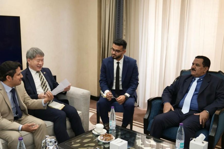 وزير الدفاع يبحث مع سفير كوريا مستجدات الأوضاع في اليمن&nbsp;