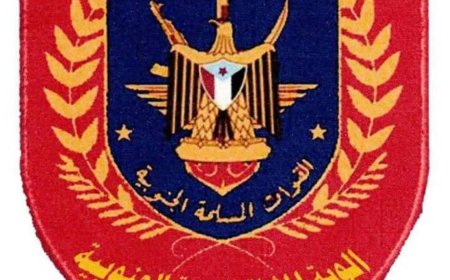 قيادة وأفراد اللواء الرابع حزم يهنئون اللواء الزبيدي بحلول شهر رمضان ويطالبون بصرف مستحقاتهم المتوقفة منذ شهرين