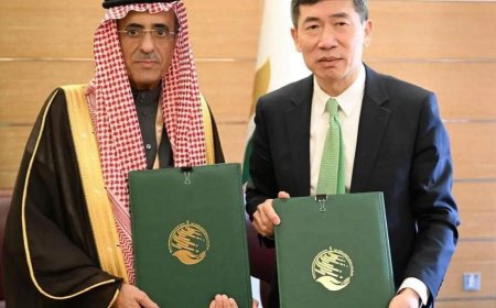 مركز الملك سلمان يوقع اتفاقية مع البرنامج الإنمائي لاحتواء تسرب الوقود والأسمدة جراء غرق السفينة "روبيمار"