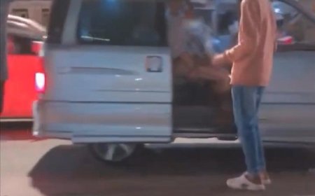 اعتداء شبان على سيارات الأجرة بالمفرقعات النارية في عدن يثير استياءً واسعًا