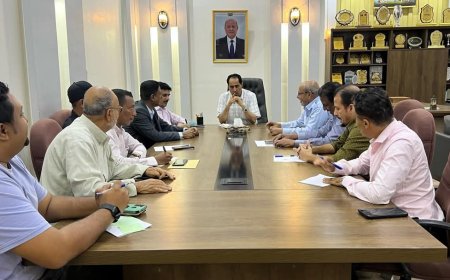 البكري يطلع على آخر الاستعدادات لافتتاح ملاعب أندية "الميناء والروضة والجزيرة" بعدن