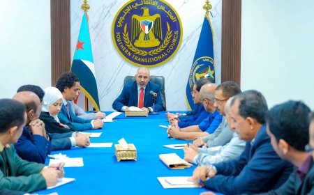 رئيس المجلس الانتقالي الجنوبي يرأس اجتماعا استثنائيا لرؤساء الهيئات التنفيذية بالمحافظات 