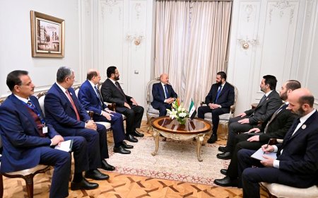 رئيس مجلس القيادة يبحث والرئيس السوري العلاقات الثنائية والتحديات المشتركة