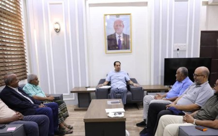 الوزير البكري يلتقي مدير عام مكتب الشباب والرياضة بـ "أبين"