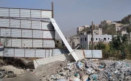 بعد سقوط السواتر.. قناصة الحوثي يستهدفون أي تحركات لسكان حارتي الروضة والصديق في مدينة تعز