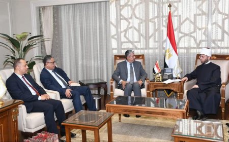 السفير بحاح يبحث أوجه التعاون مع وزير الأوقاف المصري