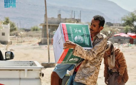 مركز الملك سلمان يوزّع 329 سلة غذائية في مديريتي الحوطة وحبيل جبر بلحج