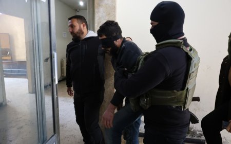 سوريا : اعتقال قائد بالدفاع الوطني في  عهد "الأسد" (صور)