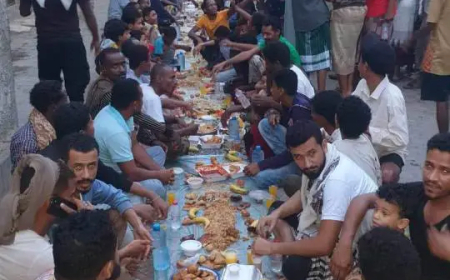 موائد الإفطار الرمضانية ... مهربا للفقراء من غلاء المعيشة.. تقرير