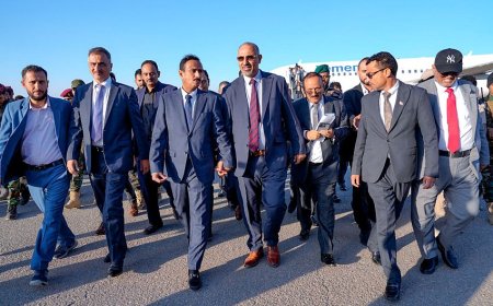 اللواء الزُبيدي يصل شبوة ويدشن العمل رسمياً بمطار عتق بعد توقف دام 10 سنوات